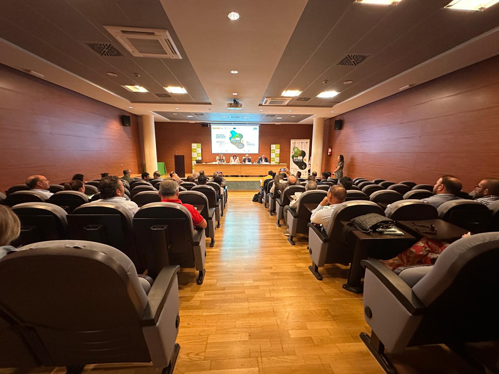 Momento de la jornada &#039;Bioforeste&#039; en IFEJA