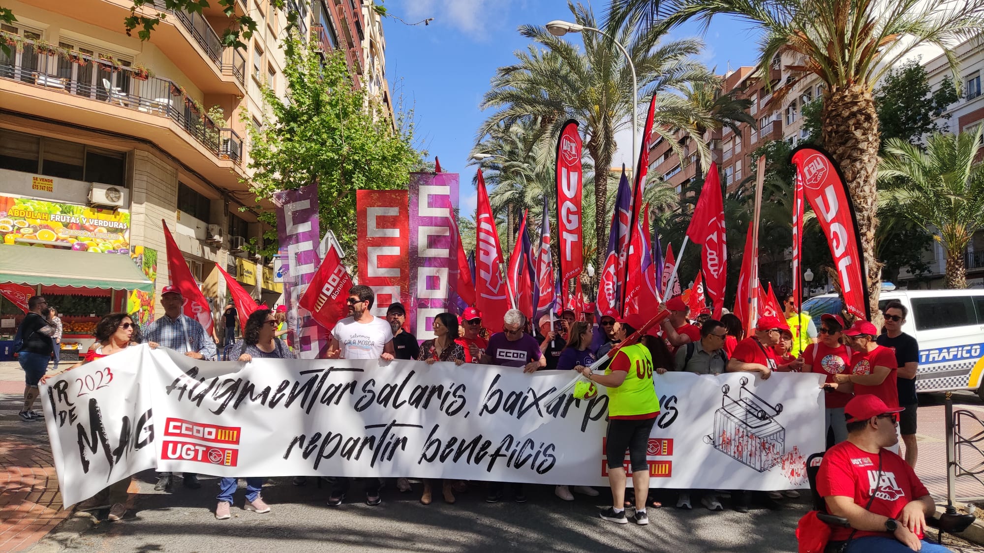 Cabecera de la manifestación recorriendo las calles de Alicante