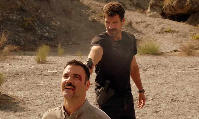 Rodolfo Sancho y Miquel Fernández en el capítulo final de 'Mar de plástico'