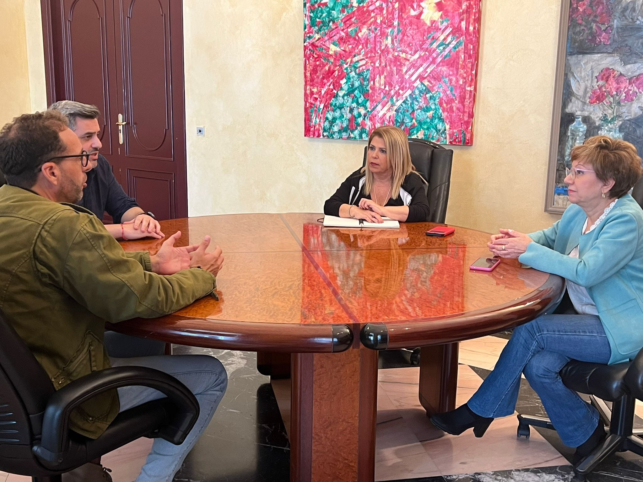 Reunión entre el gobierno local y representantes de los trabajadores del Hospital San Juan Grande