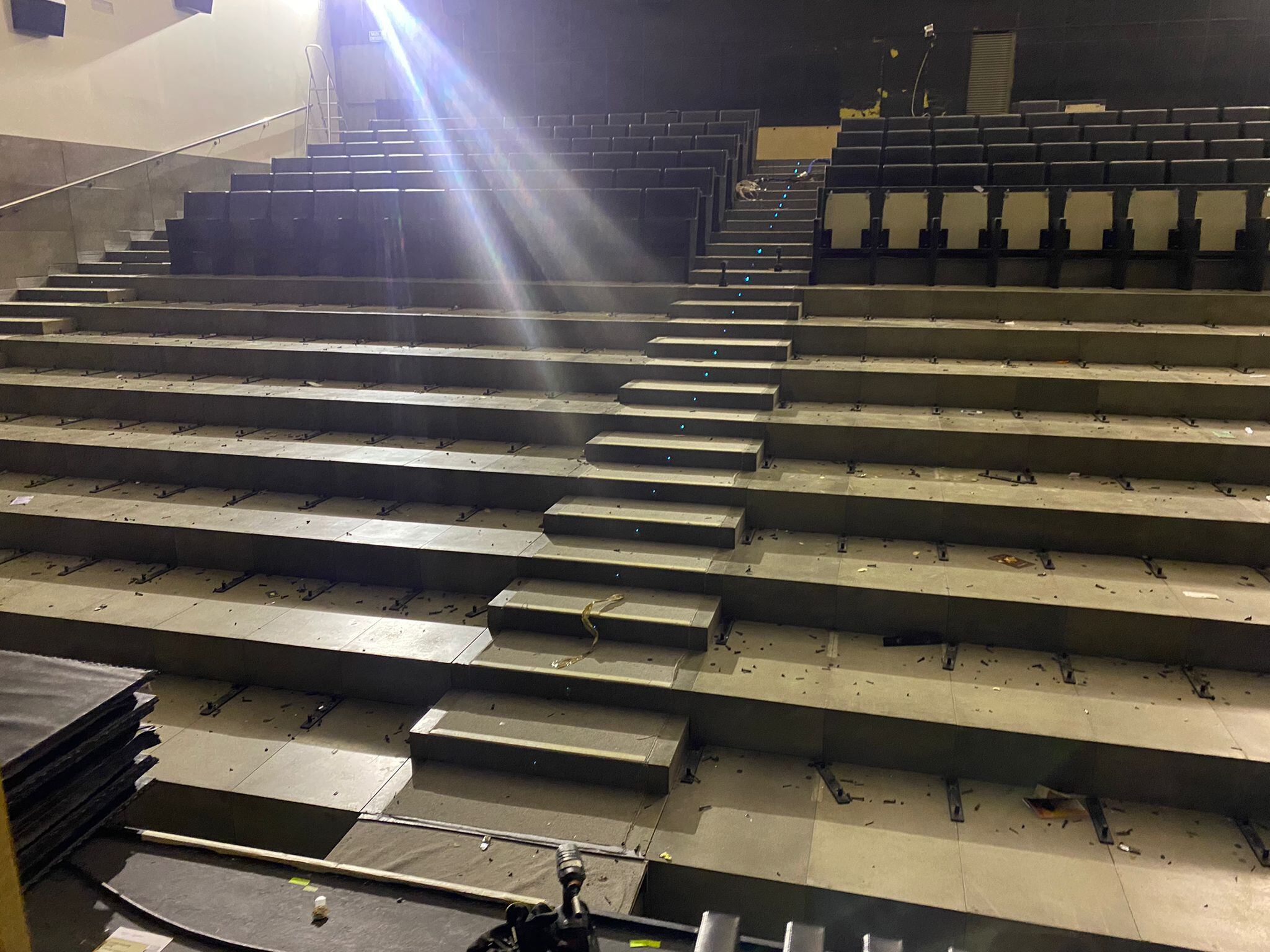 Ya ha comenzado el trabajo de sustitución de butacas en el Auditorio