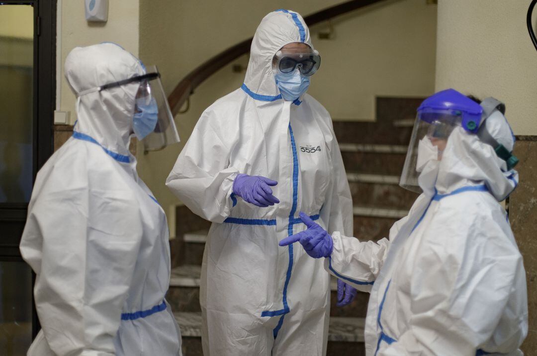 Personal sanitario de residencia de mayores, imagen de archivo