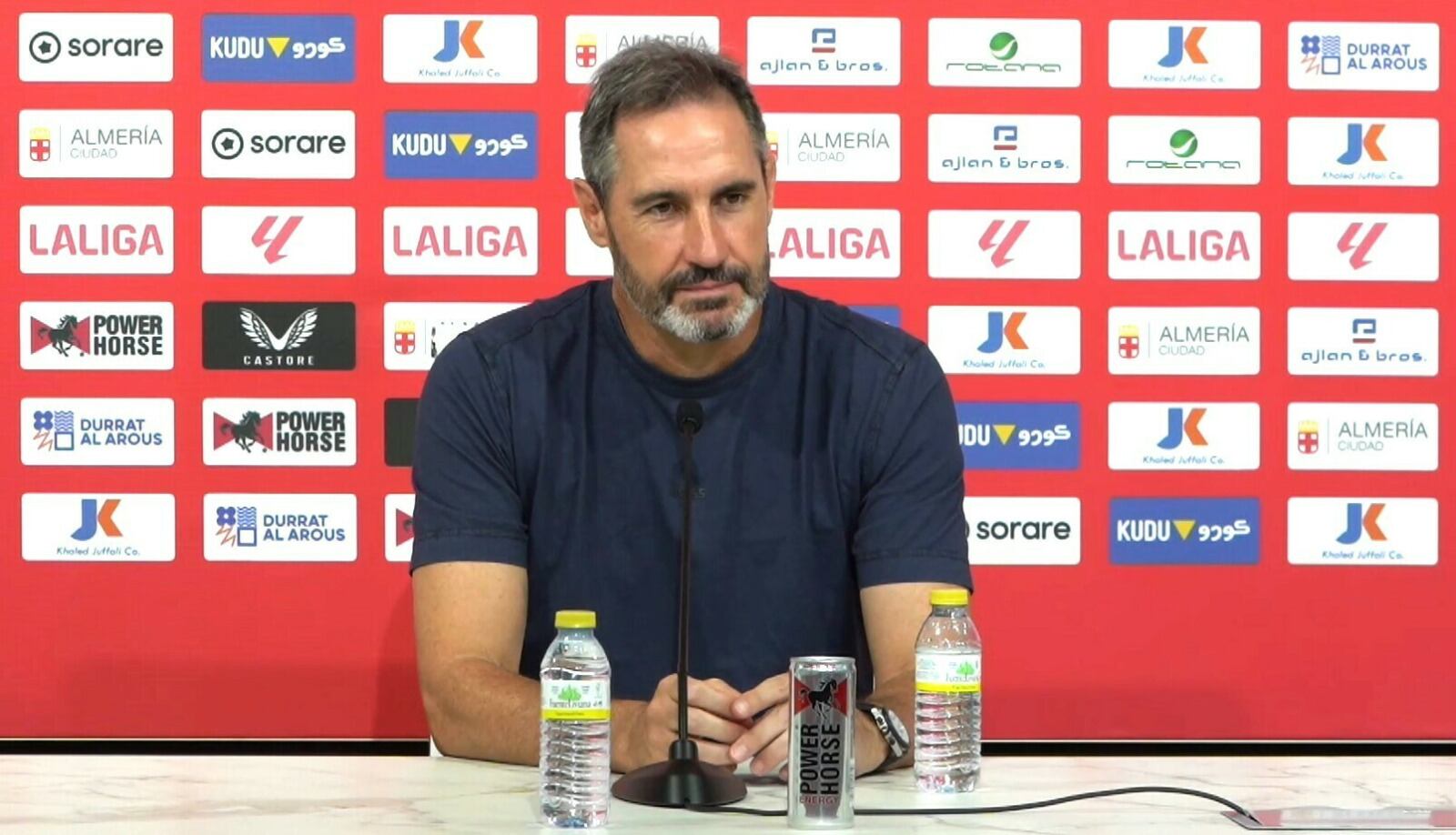 Vicente Moreno se guarda los fichajes.