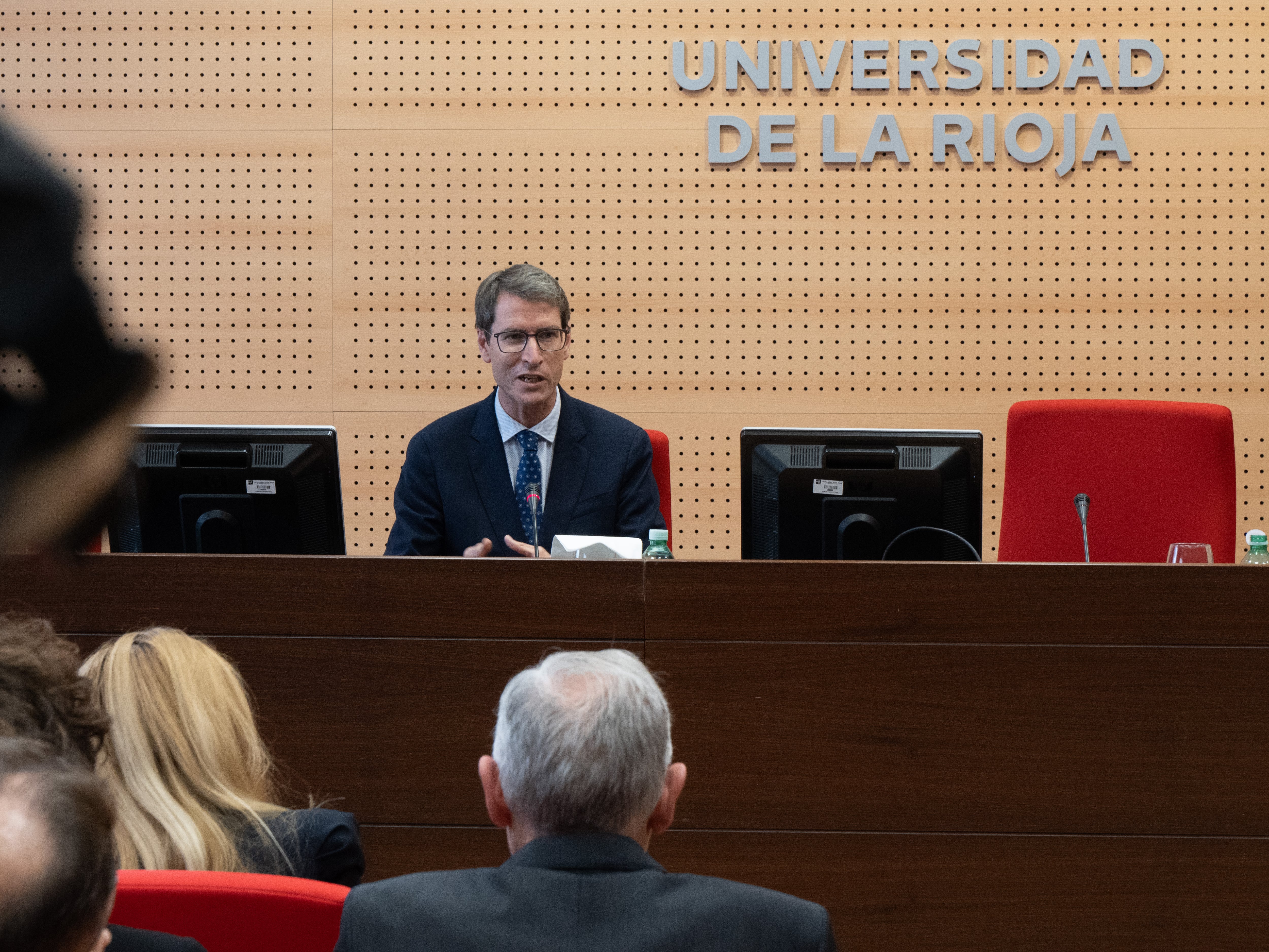 Gonzalo Capellán en la presentación del informe del Colegio de Economistas sobre las consecuencias del acuerdo de financiación con Cataluña