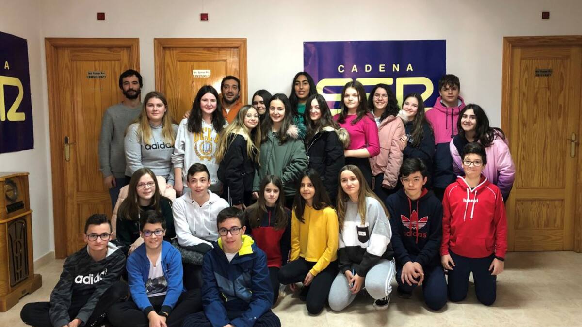 Alumnos de secundaria promueven la limpieza de Las Reillas