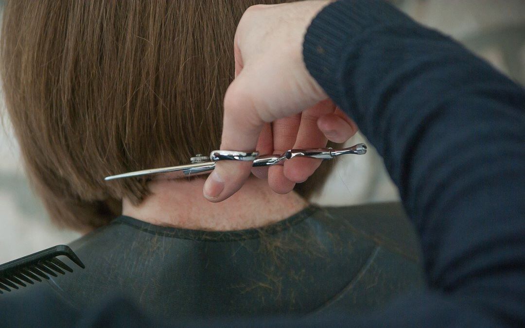 Corte de pelo en una peluquería 