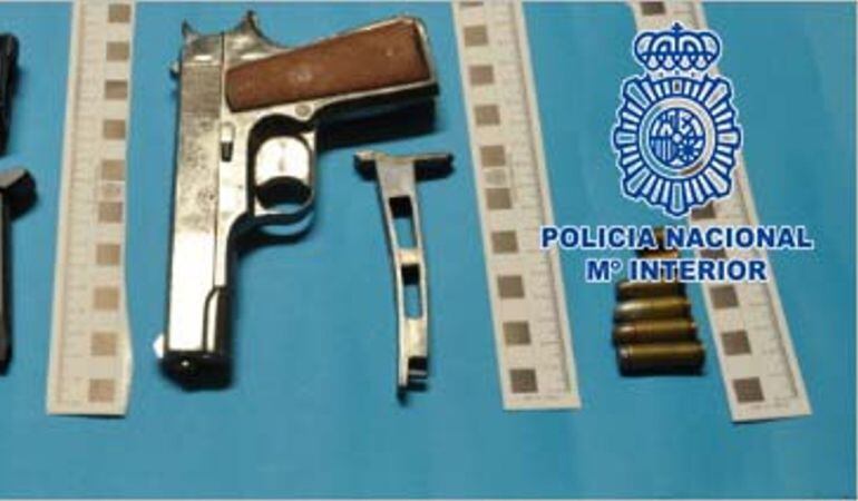 Los arrestados utilizaban armas de fuego simuladas para cometer sus delitos