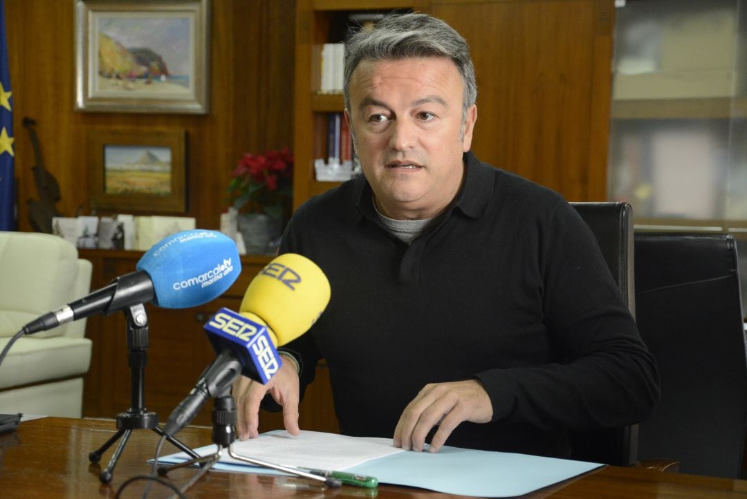 El alcalde de Xàbia, José Chulvi durante el balance político, en el despacho de alcaldía.