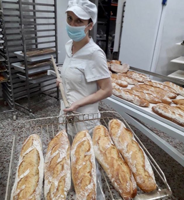 Interior de la Panadería Martín donde abren al público, en el estado de alarma, durante doce horas al día