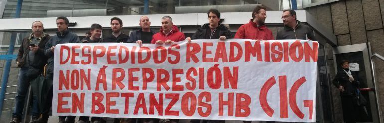 Concentración frente a los juzgados de los trabajadores de Tafiber