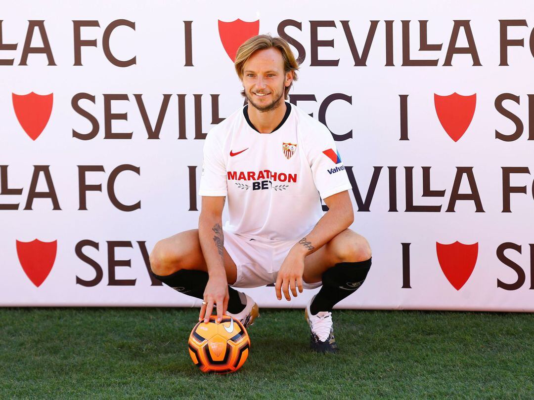 Rakitic, en la presentación de su segunda etapa en el Sevilla.