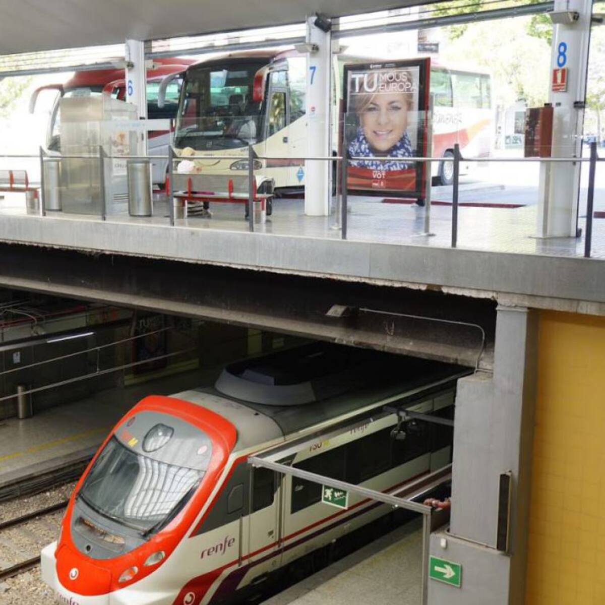 Renfe pone en marcha 37 trenes más entre Gandia y Valencia estas fallas