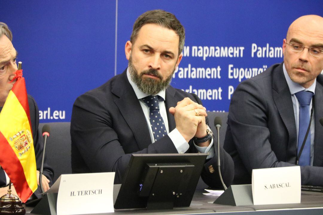 El líder de Vox, Santiago Abascal, en una rueda de prensa a Estrasburg