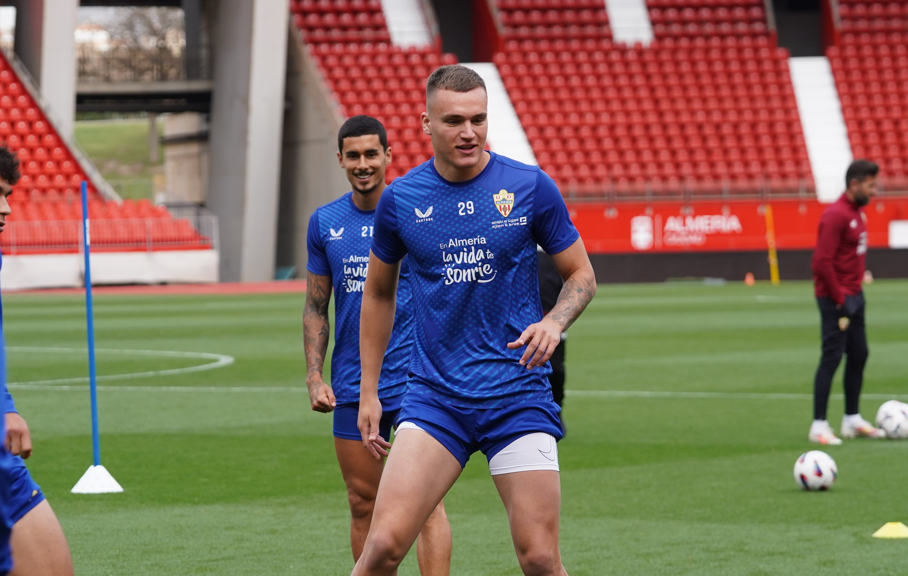 El delantero serbio Marko Milovanovic en un entrenamiento en el Estadio Mediterráneo.