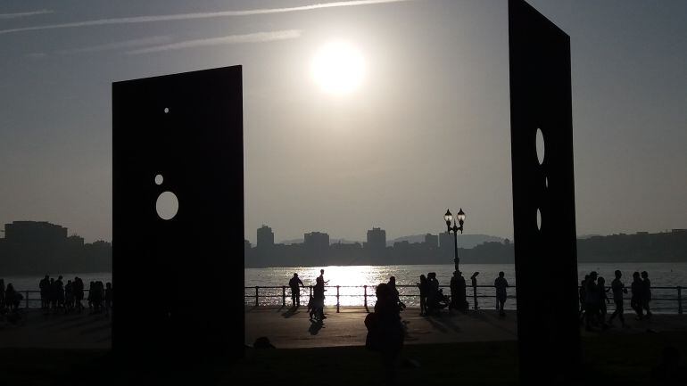 Atardecer en Gijón. Playa de San Lorenzo.