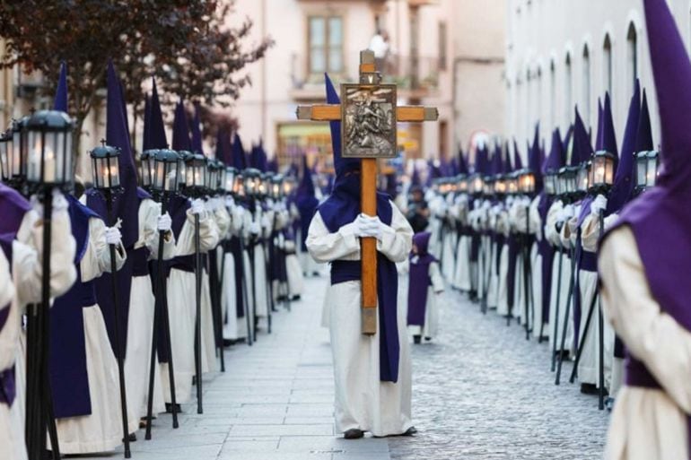 Desfile procesional de la Cofradía de Jesús del Via Crucis