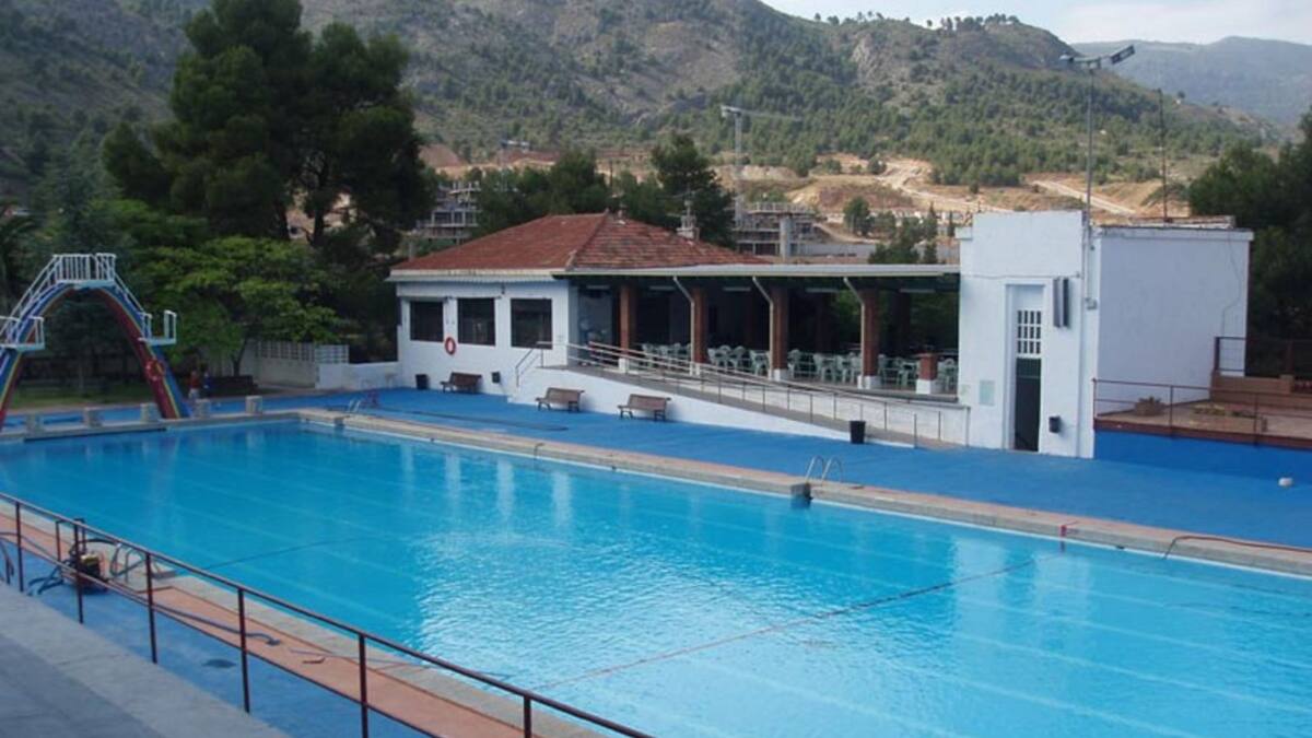 "Será un gran esfuerzo, pero abriremos las piscinas"