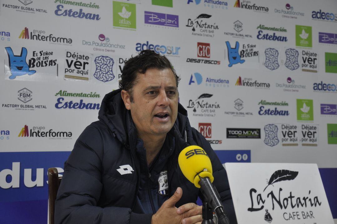 Paco Cala durante una rueda de prensa en La Juventud 