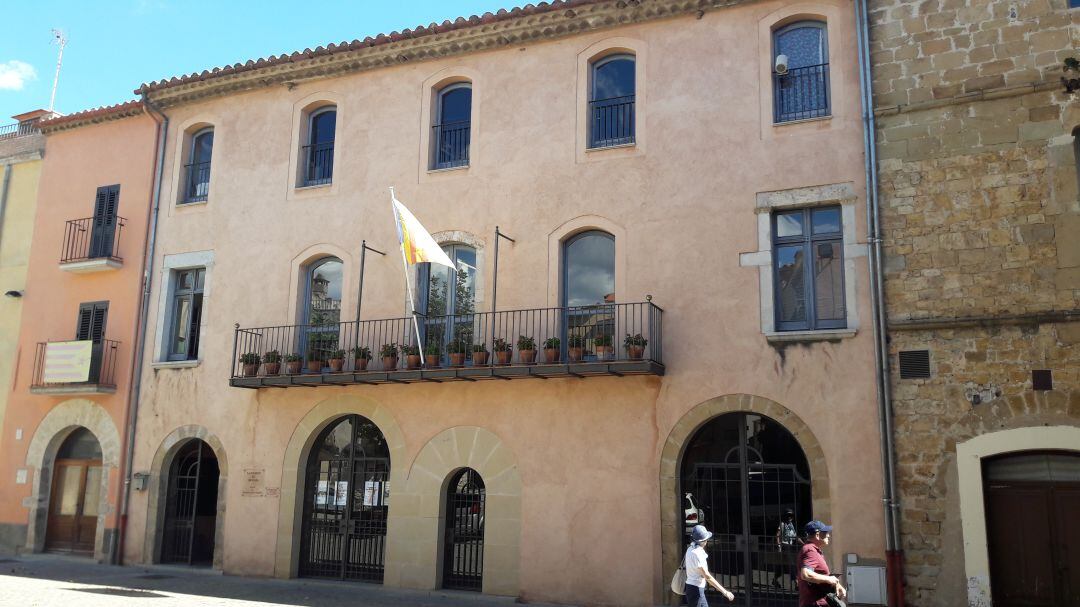 L'edifici de l'Ajuntament de Bàscara