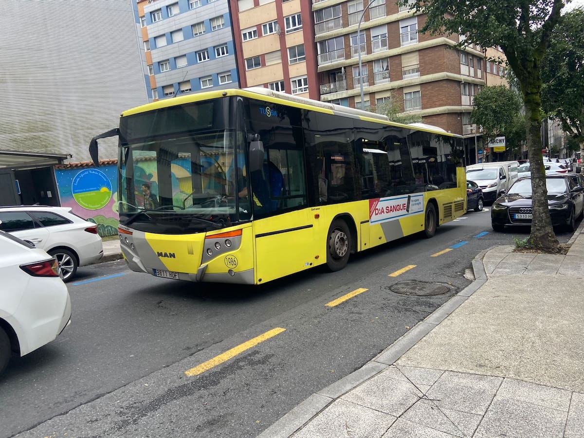 Aplazada la huelga de autobuses en A Coruña: preacuerdo entre patronal y sindicatos