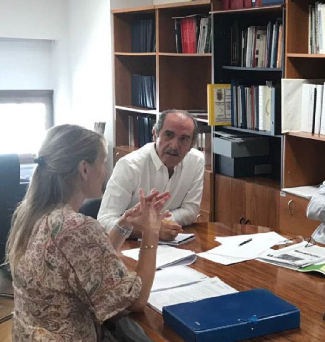 Al fondo, el concejal de Urbanismo del Ayuntamiento de Palencia en una foto de archivo