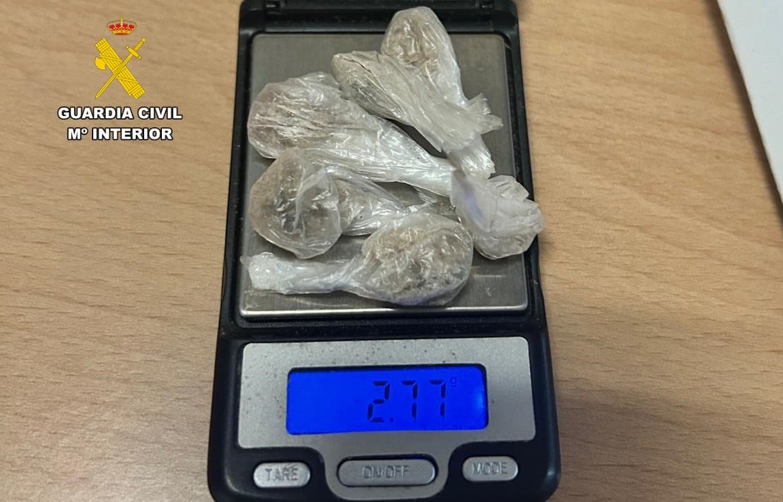 Droga incautada en Sarón (Guardia Civil)