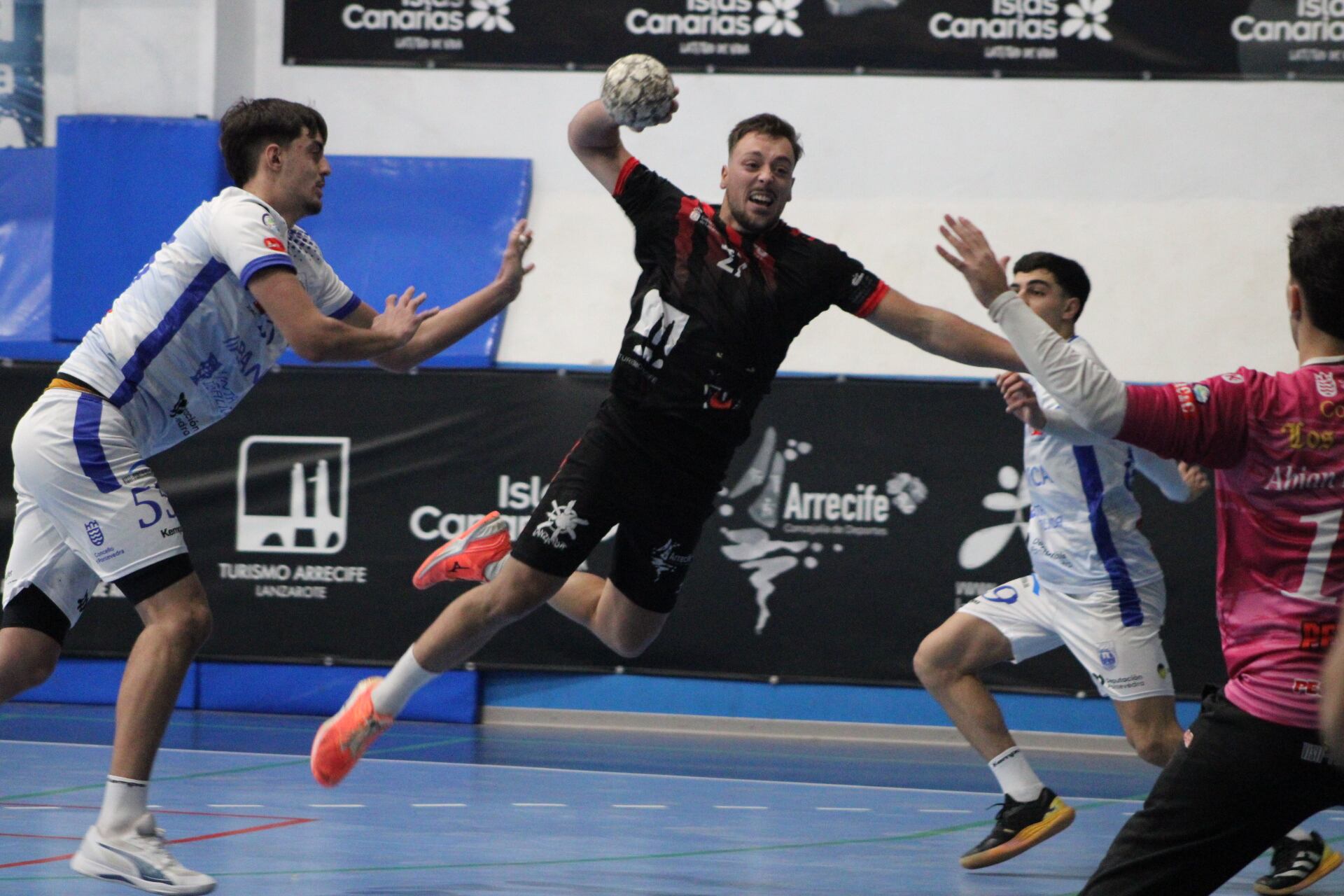 Lanzamiento del Balonmano Lanzarote Ciudad de Arrecife.