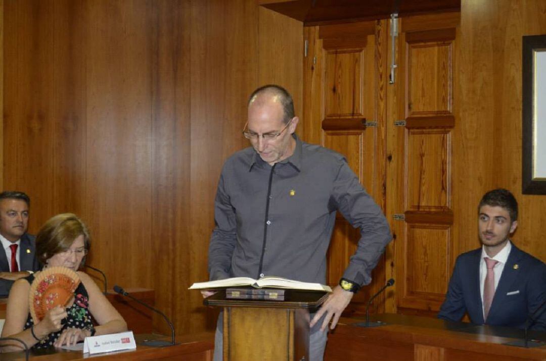 Toma de posesión de Vicent Colomer como concejal de la corporación municipal de Xàbia 2015-2019.