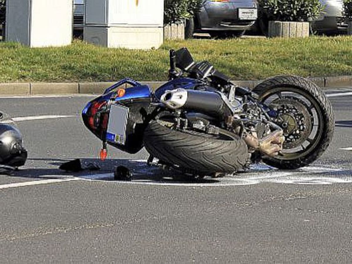 Muere un motorista y otro resulta herido en una colisión en Atzeneta