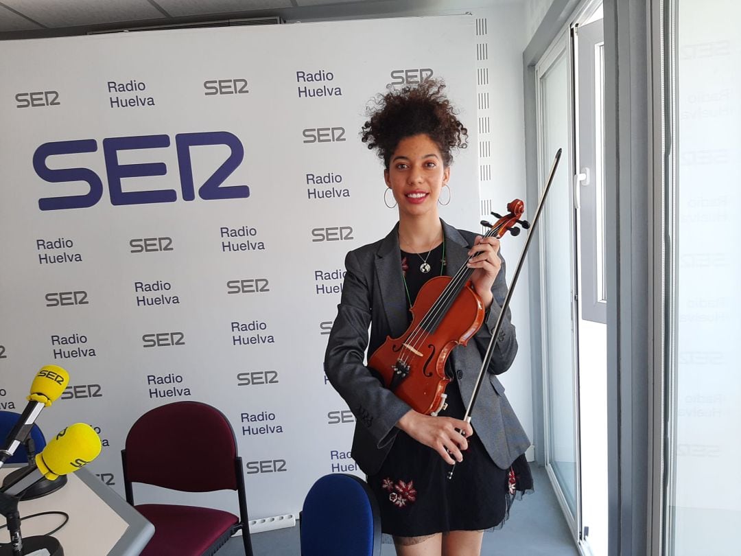 Ana Elena Serrano Roldán, violinista y cantante lírica onubense