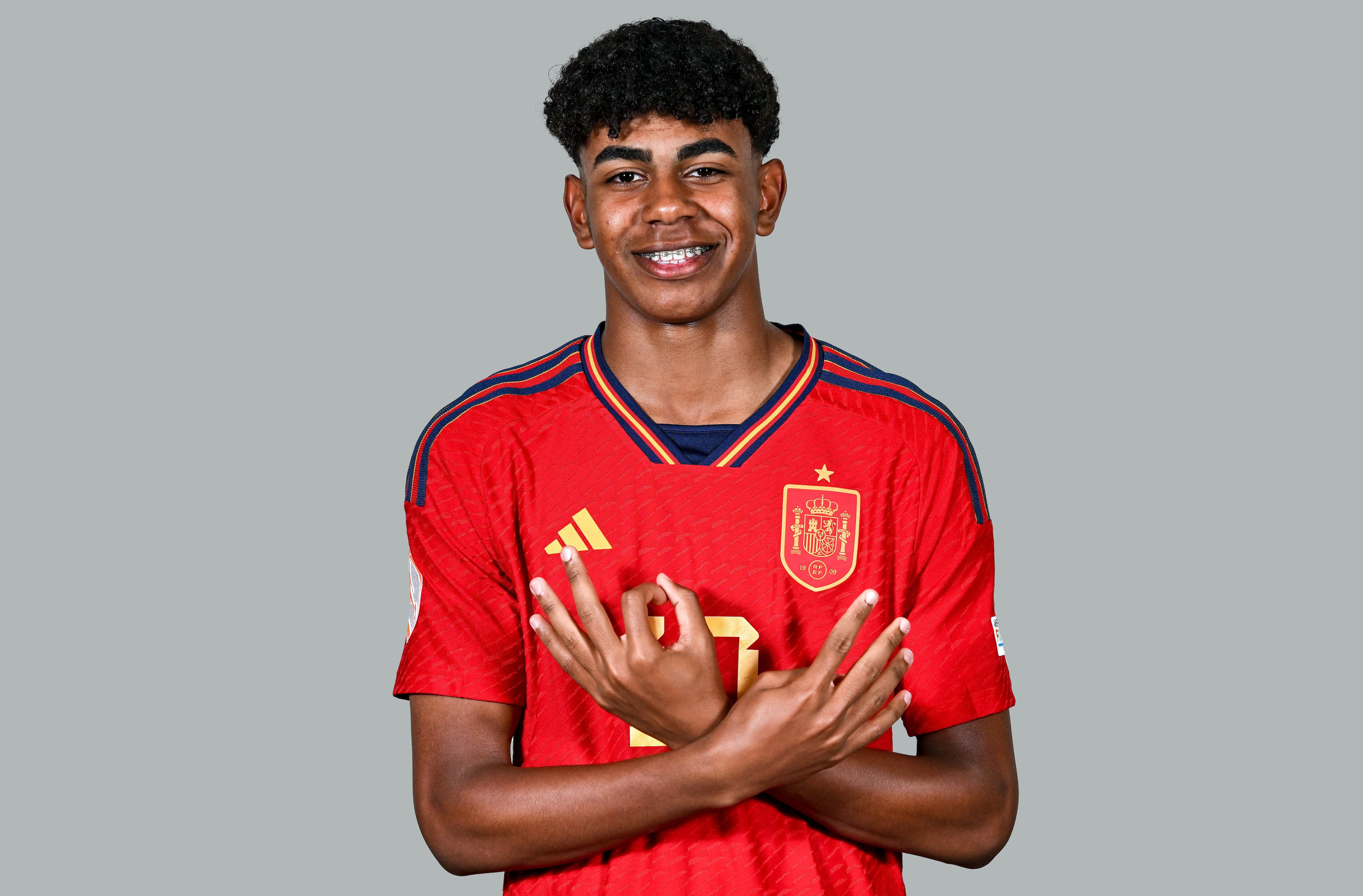 Lamine Yamal posa para la RFEF, antes del Europeo sub-17 disputado el pasado mes de mayo. 