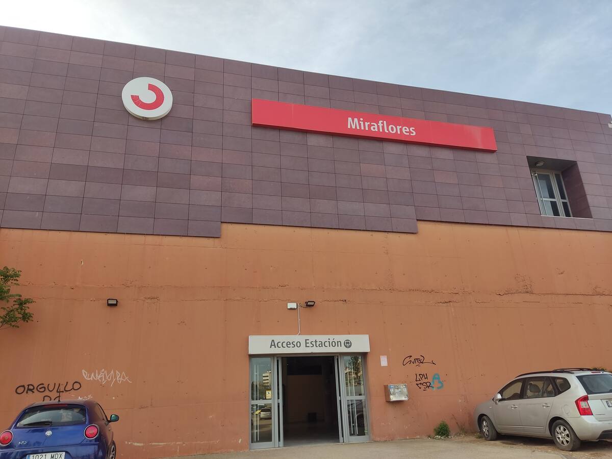 Aragón denuncia la espera eterna de sus comunicaciones: carreteras deterioradas y una estación de cercanías abandonada en Zaragoza