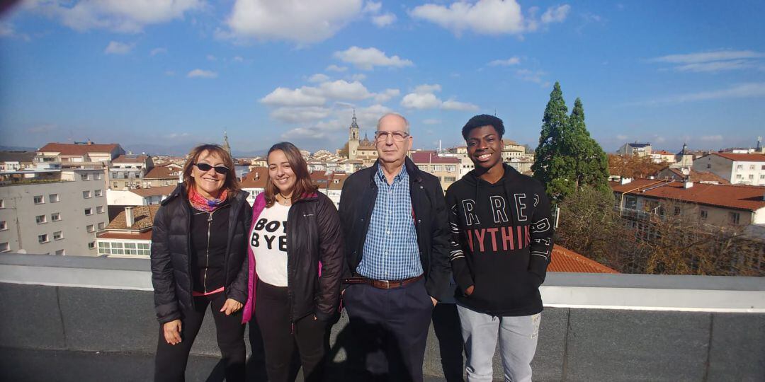 Pilar, Mariam, Ángel y Clinton son cuatro de los participantes del programa intergeneracional de KzGunea.