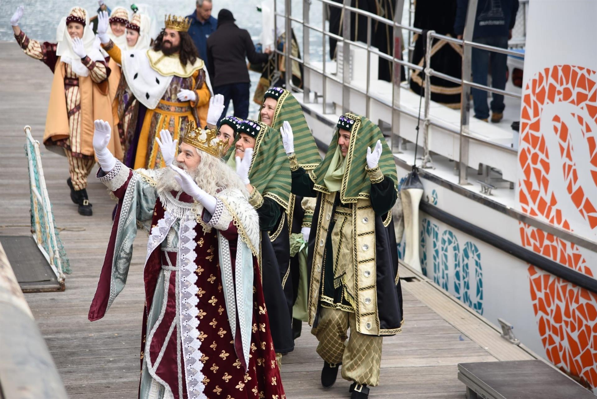 Los Reyes Magos de Oriente a su llegada al puerto de València