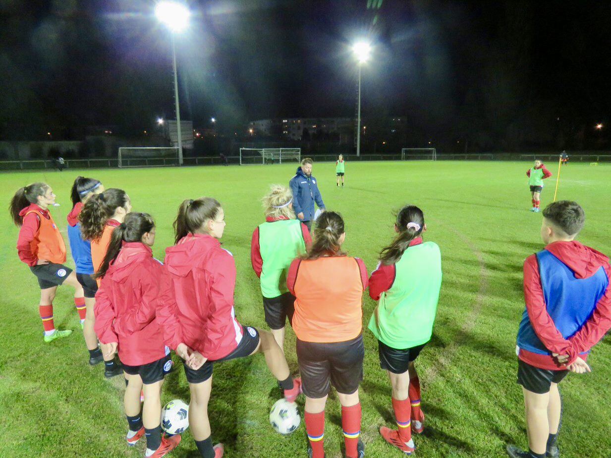 La selecció femenina de futbol busca el tercer triomf consecutiu.
