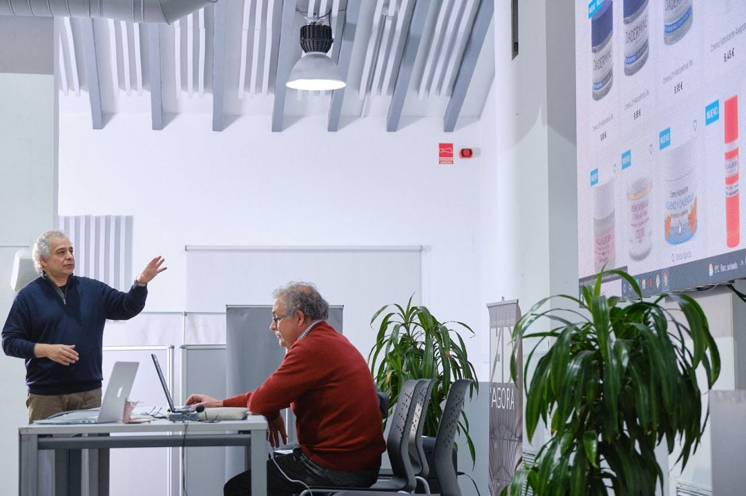 Josep Alzamora durante su conferencia en la Sala Àgora