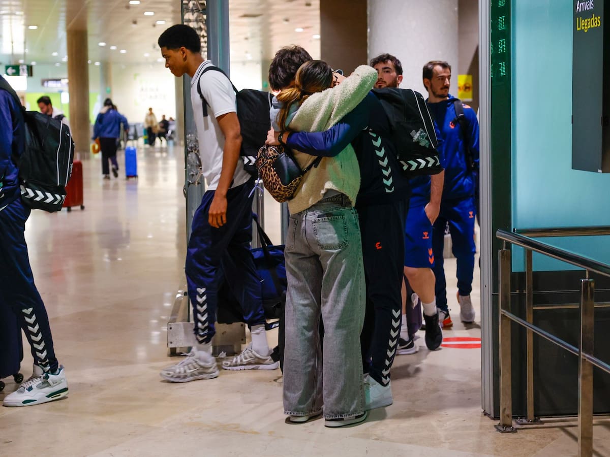 El Valencia Basket júnior regresa a casa tras quedar atrapado en Abu Dabi por el conflicto en Oriente Próximo