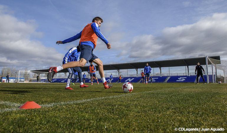 El equipo entrenó el primer día del año para preparar los dos duelos de esta semana