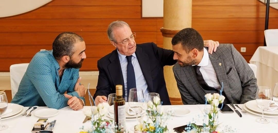 Mohamed El Assy, Florentino Pérez y Mostafa Yilmaz, en la comida previa al Almería-Real Madrid.