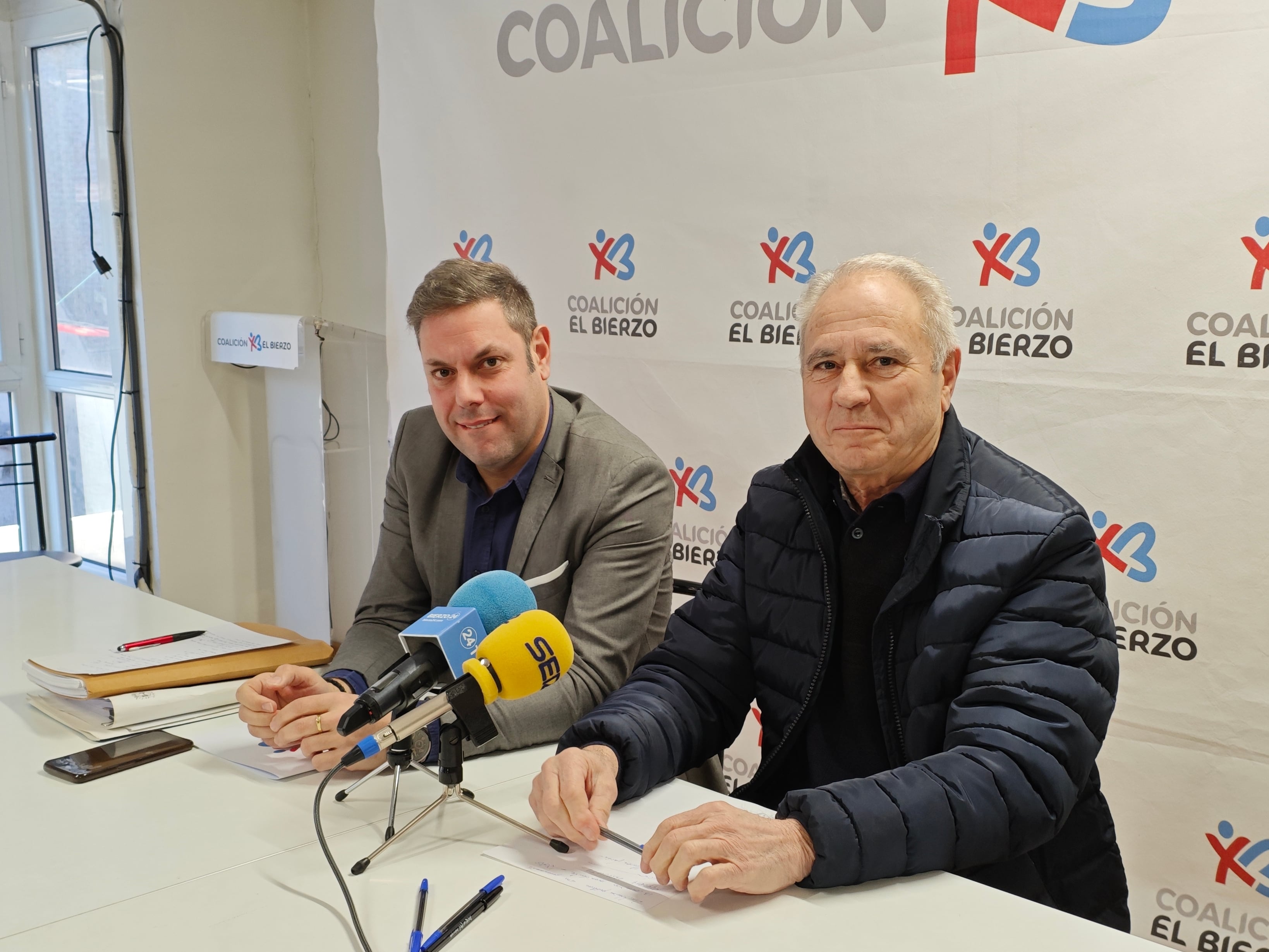 El secretario, Iván Alonso y el presidente de Coalición por el Bierzo, José Álvarez