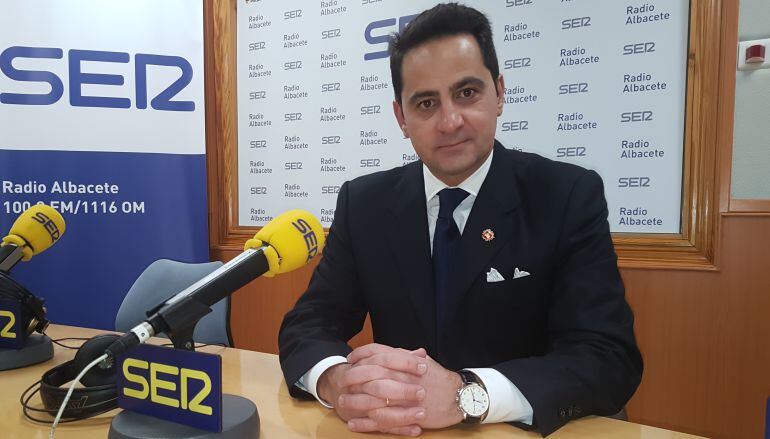 El nuevo decano de los abogados, Albino Escribano, en una entrevista en Radio Albacete