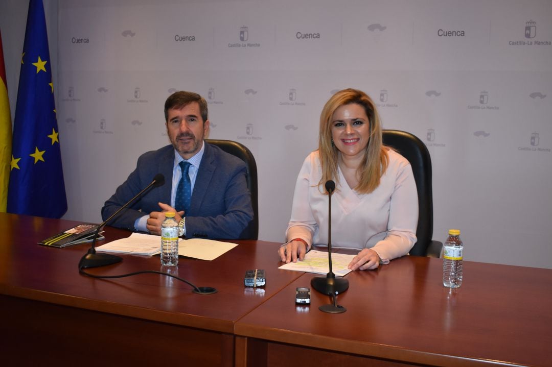 María Angeles Martínez, delegada de la Junta y Rodrigo Molina, delegado de Desarrollo Sostenible