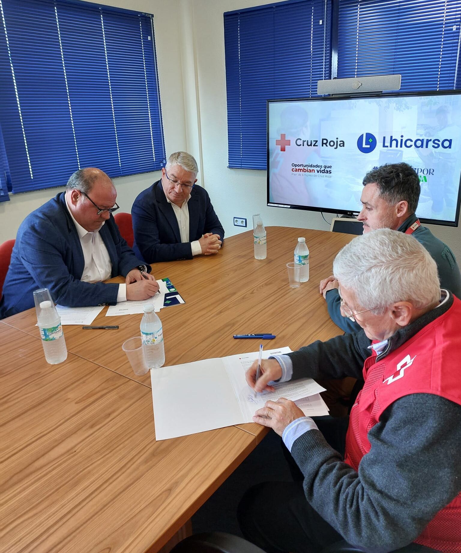 Cruz Roja y Lhicarsa firman un convenio para impulsar la inserción laboral en Cartagena