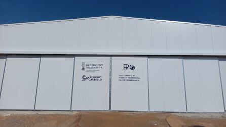 El aeropuerto de Castellón ha construido un nuevo hangar para las prácticas del curso de formación.