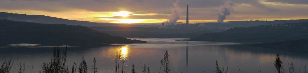 Paisaje de As Pontes con la central térmica