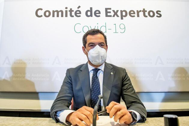 El presidente de la Junta de Andalucía, Juanma Moreno, presidiendo esta tarde en el Palacio de San Telmo la reunión del Comité de Expertos