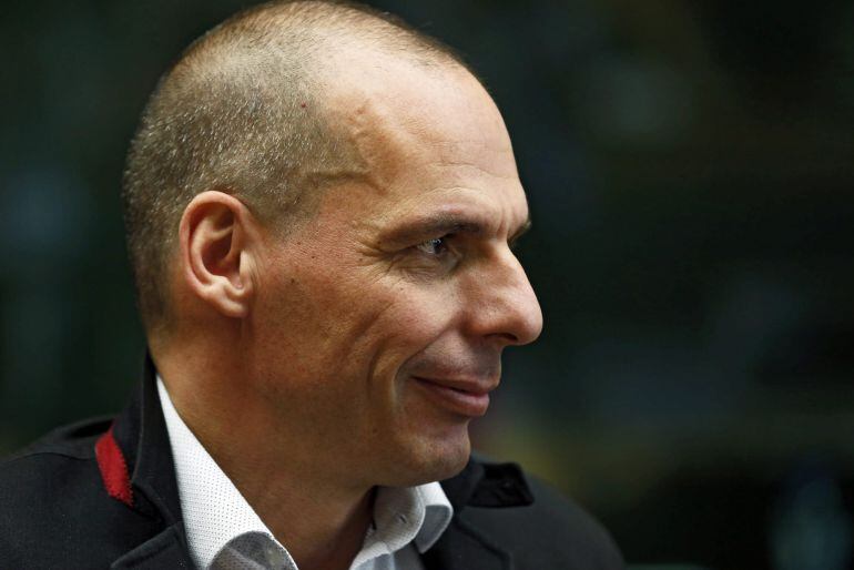 El ministro griego de Finanzas, Yanis Varufakis, asiste a una reunión de los ministros de Finanzas del Eurogrupo en la sede del Consejo Europeo de Bruselas.