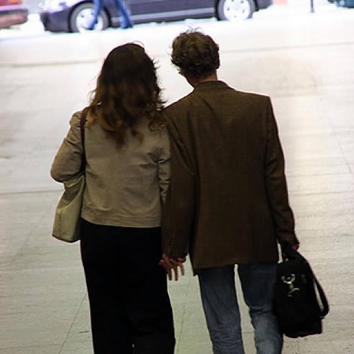 Los polos opuestos realmente se atraen en la búsqueda de pareja