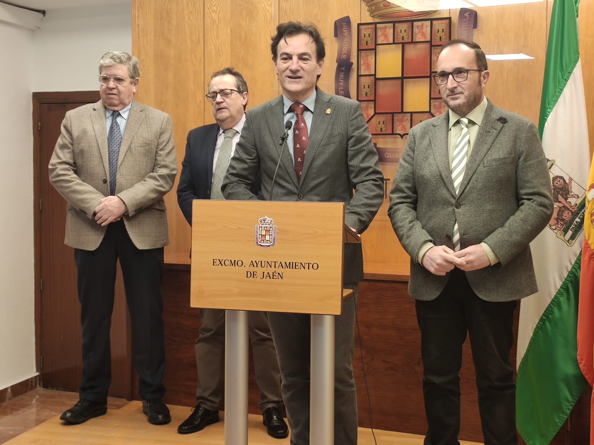 Rueda de prensa en el Ayuntamiento de Jaén sobre Fitur con la presencia de Ramón Calatayud (Hosturjaén), Luis Carlos Martínez (Turjaén), Agustín González (alcalde de Jaén) y José Ayala (delegado de turismo)