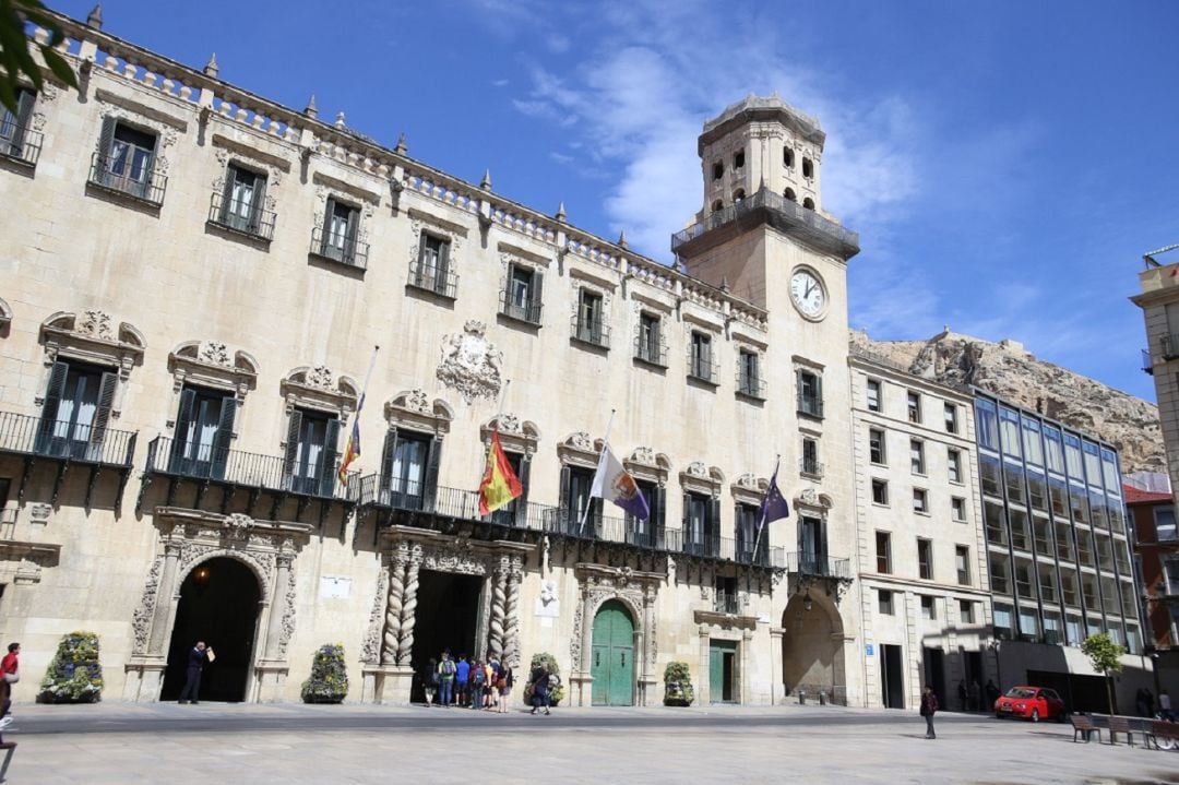 Fachada del Ayuntamiento de Alicante en una imagen de archivo